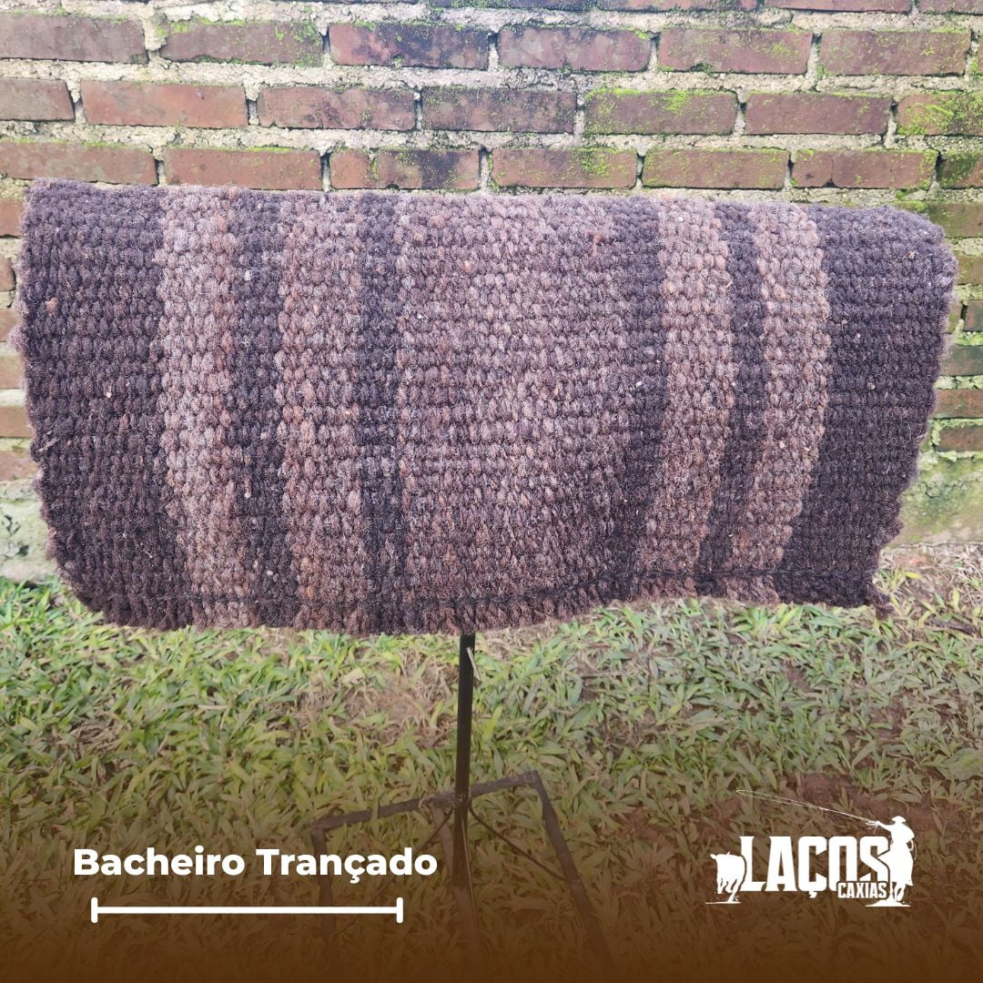 Bacheiro de Lã Trançada